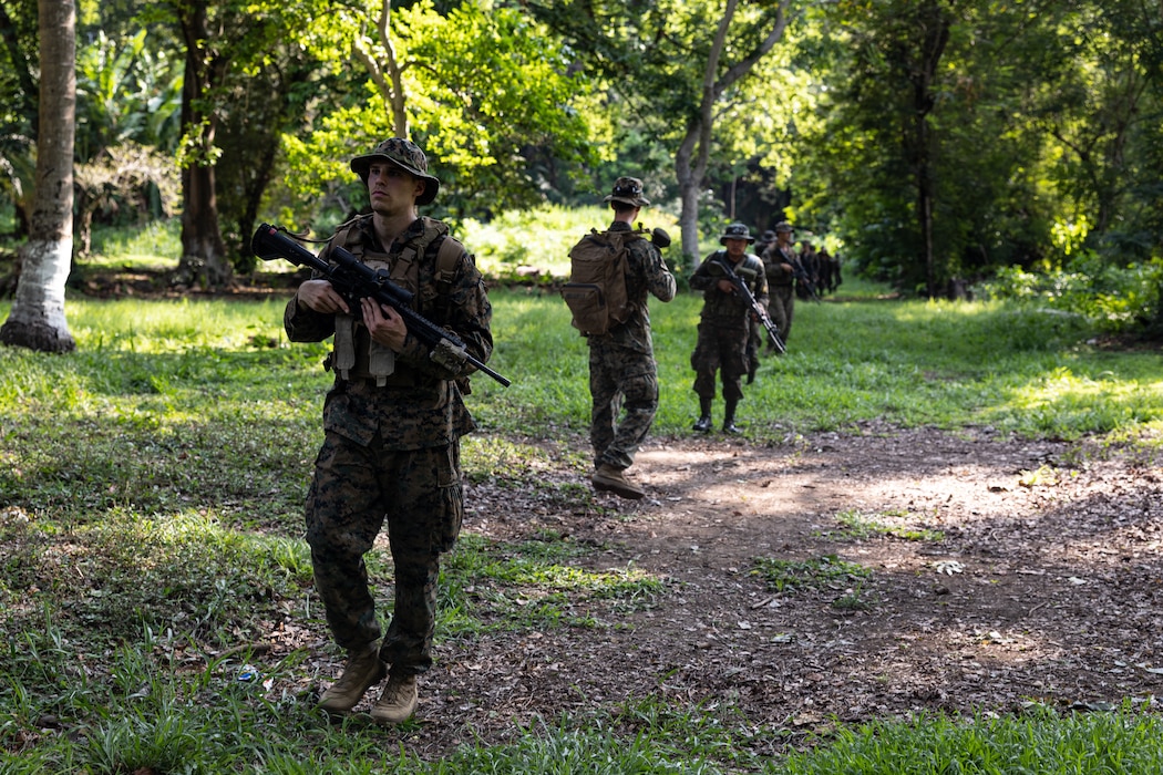 U.S. Marines from MARFORSOUTH train with Guatemalan Paracaidistas during CENTAM Guardian 25