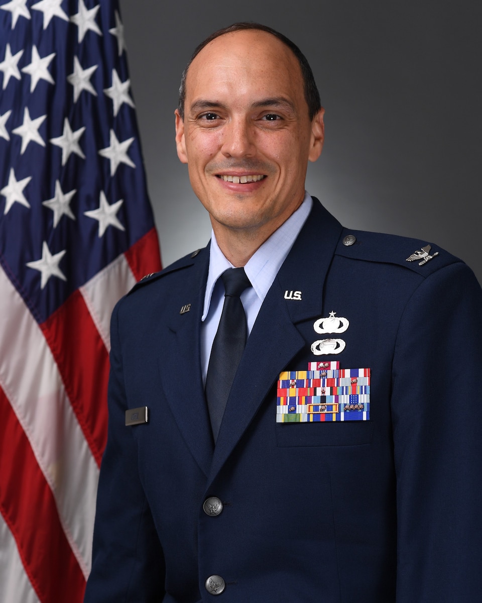 Col Richard Lopez Official Photo, High Resolution