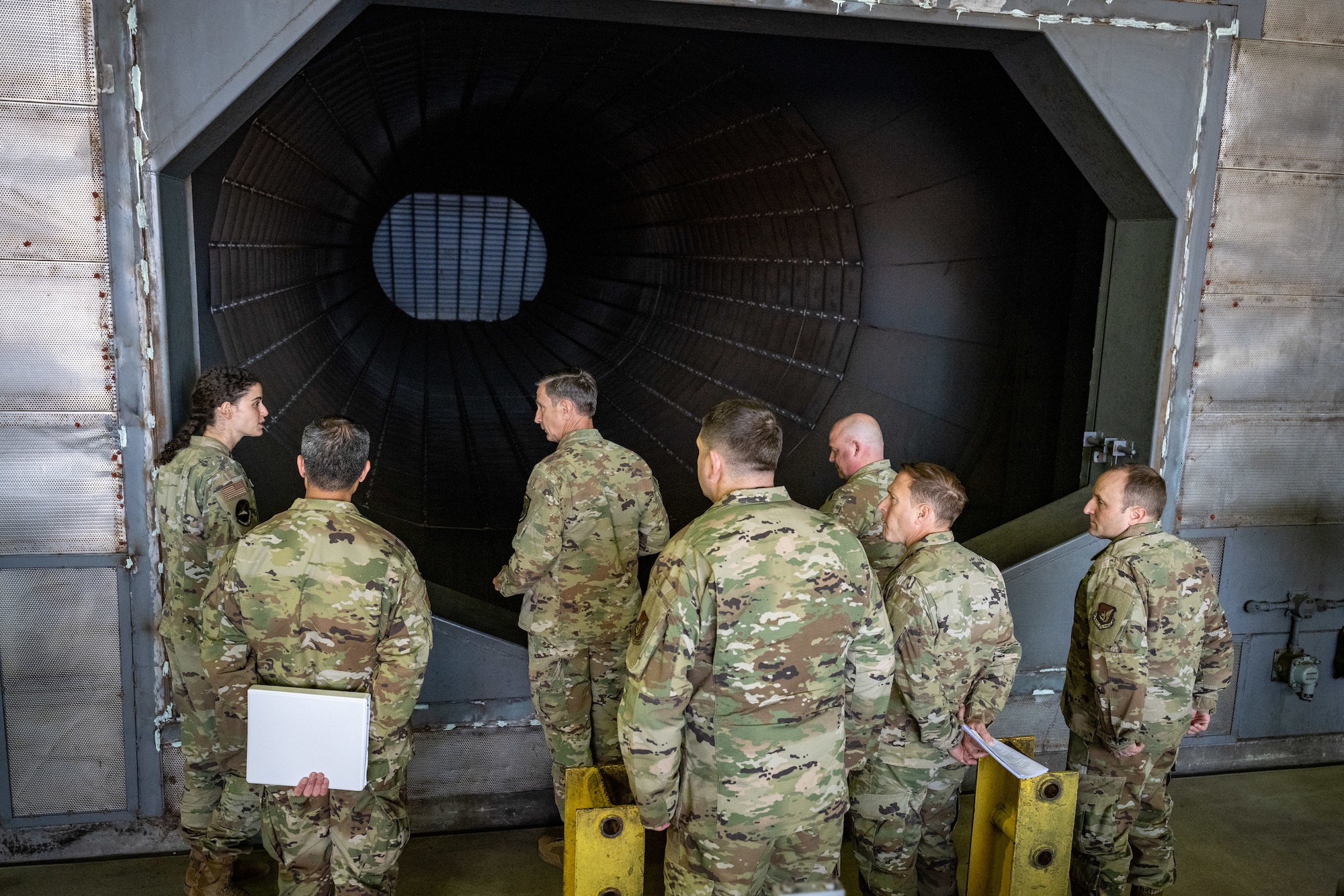 General talks with airmen