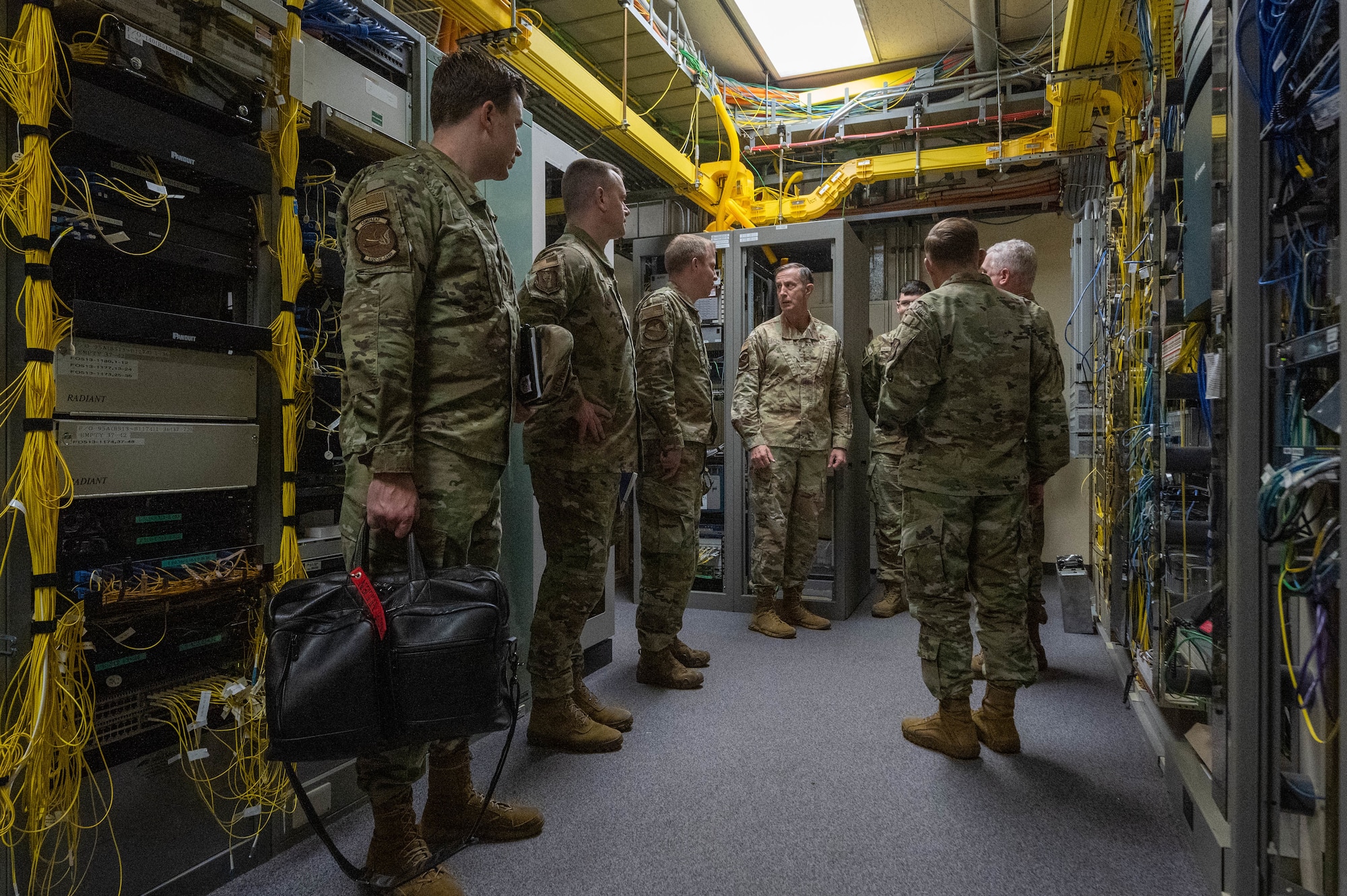 General talks with airmen