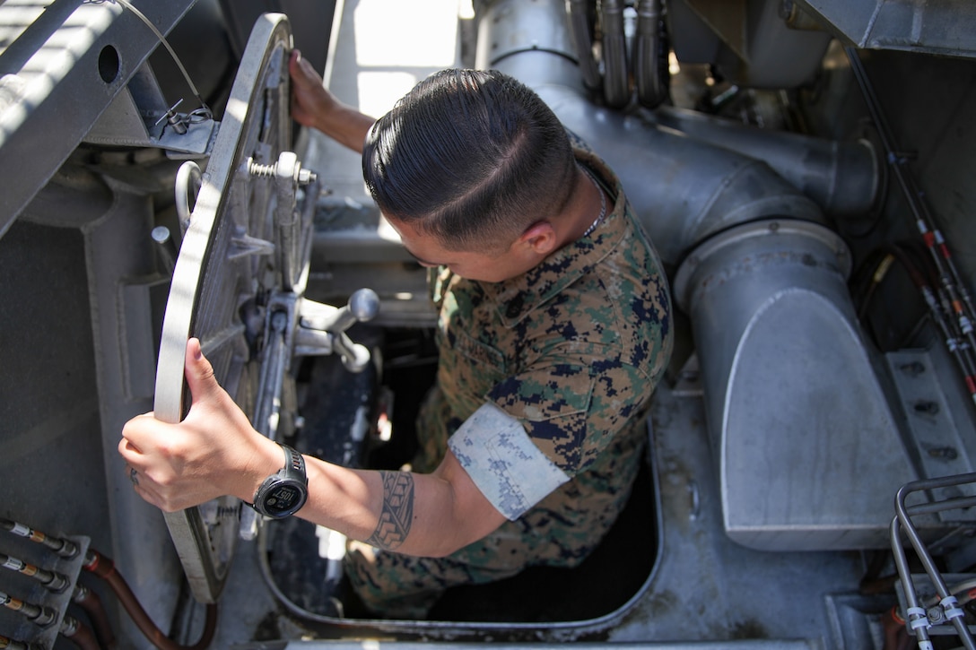 U.S. Marine Corps Gunnery Sgt. Salvador Salinas, logistics chief with the 11th Marine Expeditionary Unit, I Marine Expeditionary Force, descends into a landing craft, air cushion (LCAC) cargo hold at Marine Corps Base Camp Pendleton, California, May 19, 2025.