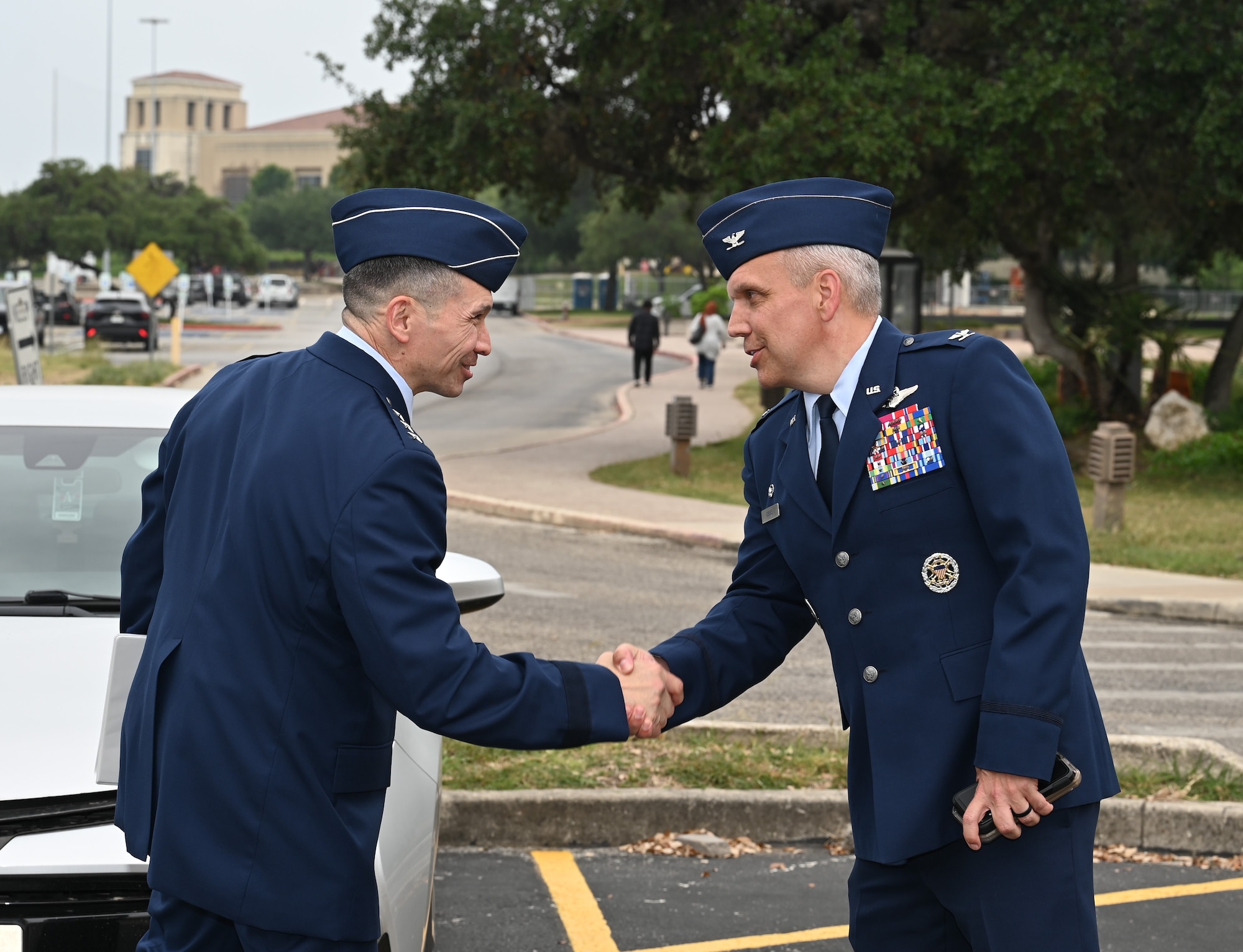 Sixteenth Air Force commander meets Air Force Reserve Officer Training Corps (AFROTC) Detachment 842 commander.