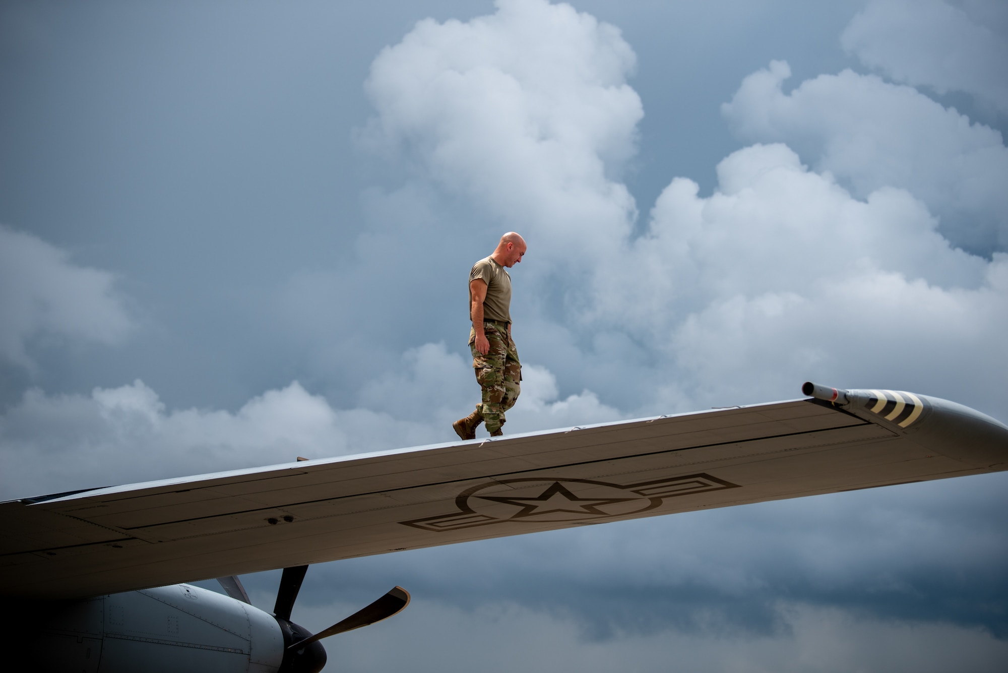 Master Sgt. John Hart, a crew chief with the 123rd Aircraft Maintenance Squadron, inspects the wings of a C-130J Super Hercules at the Kentucky Air National Guard Base in Louisville, Ky., May 13, 2025, prior to the aircraft’s departure for an earthquake-response exercise in Western Kentucky. The three-day exercise tasked multiple agencies, including the Kentucky Army National Guard and the Kentucky Division of Emergency Management. (U.S. Air National Guard photo by Phil Speck)