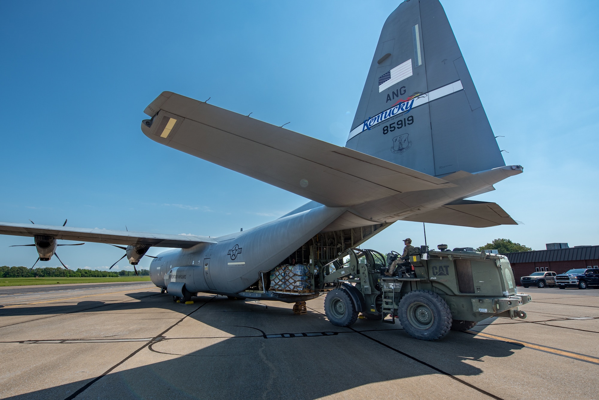 A member of the Kentucky Air National Guard’s 123rd Contingency Response Group uses a forklift to offload a pallet of water from a C-130J Super Hercules at Barkley Regional Airport in Paducah, Ky., May 14, 2025, in support of Exercise Grindstone, a major earthquake-response simulation. The water was being sent to nearby counties for humanitarian relief efforts as part of the earthquake scenario. (U.S. Air National Guard photo by Phil Speck)