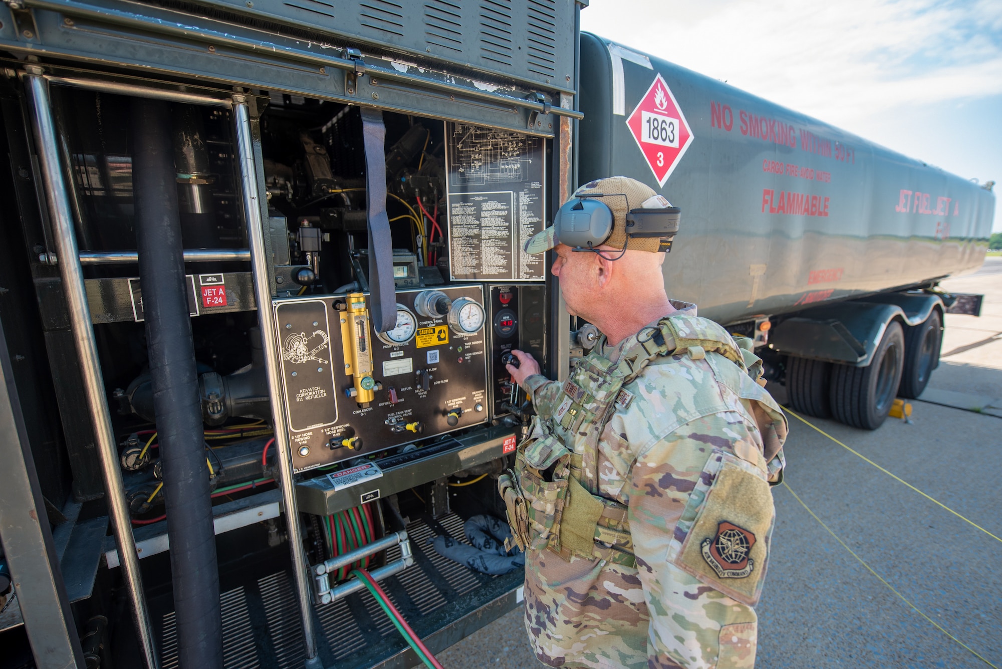 Master Sgt. Robert Cloyd, a fuels technician with the Kentucky Air National Guard’s 123rd Contingency Response Group, monitors gauges on a R-11 refueler as it fuels a C-130J Super Hercules at Barkley Regional Airport in Paducah, Ky., May 14, 2025, in support of Exercise Grindstone, a major earthquake-response simulation. The unit’s Airmen established a cargo hub at the airport to manage the distribution of humanitarian relief supplies as part of the earthquake scenario. (U.S. Air National Guard photo by Phil Speck)