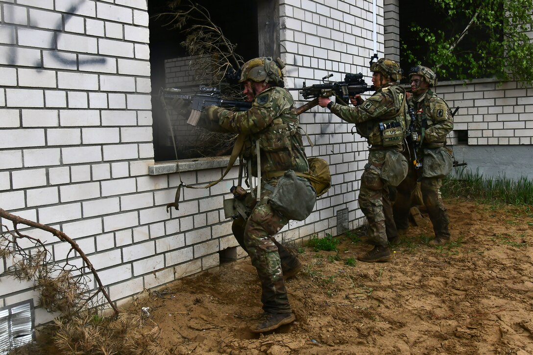 173rd Airborne Brigade and French soldiers conduct a Military Operation on Urban Terrain