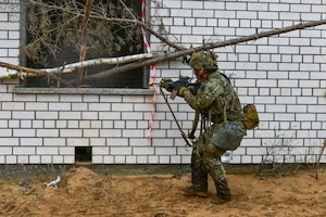 173rd Airborne Brigade and French soldiers conduct a Military Operation on Urban Terrain