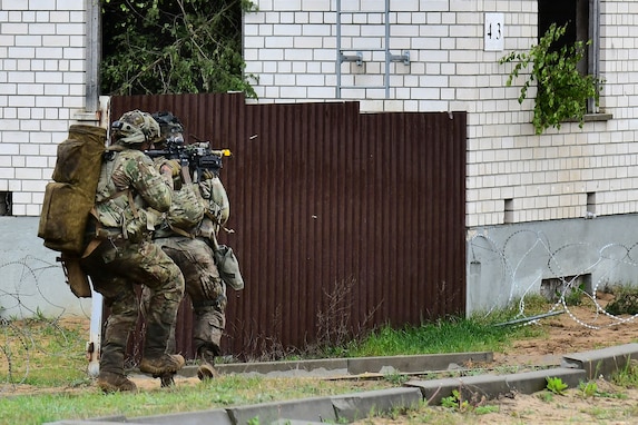173rd Airborne Brigade and French soldiers conduct a Military Operation on Urban Terrain
