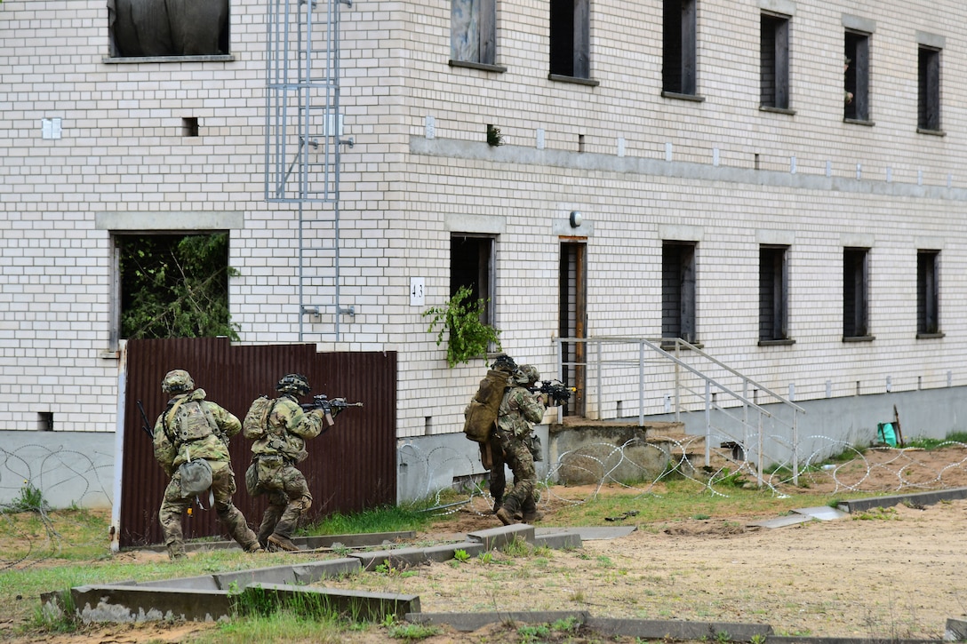173rd Airborne Brigade and French soldiers conduct a Military Operation on Urban Terrain