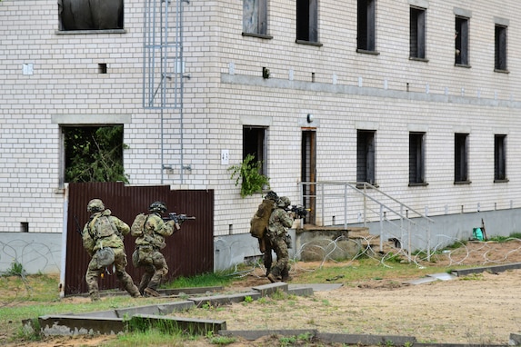 173rd Airborne Brigade and French soldiers conduct a Military Operation on Urban Terrain