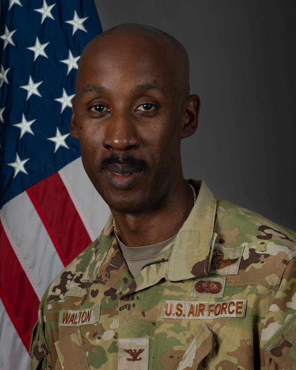 Official photo of Col. Walton