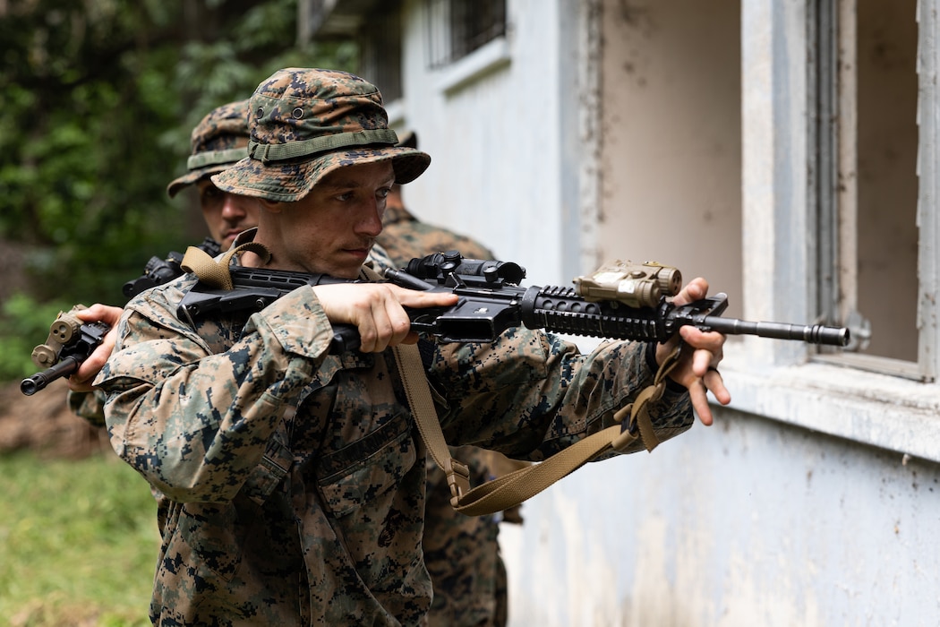 U.S. Marines from MARFORSOUTH train with Guatemalan Paracaidistas during CENTAM Guardian 25