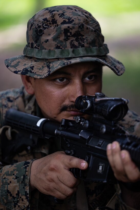 U.S. Marines from MARFORSOUTH train with Guatemalan Paracaidistas during CENTAM Guardian 25