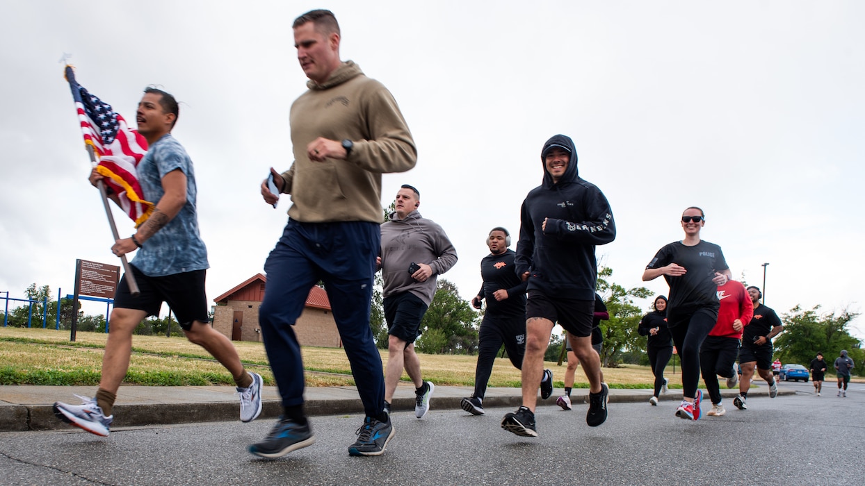 Airmen run a 5K
