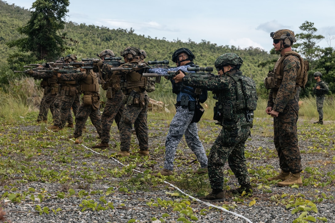 U.S. Marines with 2nd Battalion, 1st Marine Regiment, Marine Rotational Force – Darwin 25.3, and a Philippine Marine with 3rd Marine Brigade and Philippine Coast Guardsman fire an M27 Infantry Automatic Rifle during KAMANDAG 9 at Oyster Bay, Palawan, Philippines, May 28, 2025. KAMANDAG is an annual Philippine Marine Corps and U.S. Marine Corps-led exercise aimed at enhancing the Armed Forces of the Philippines’ defense and humanitarian capabilities by providing valuable training in combined operations with foreign militaries in the advancement of a Free and Open Indo-Pacific. (U.S. Marine Corps photo by Cpl. Anita Ramos)