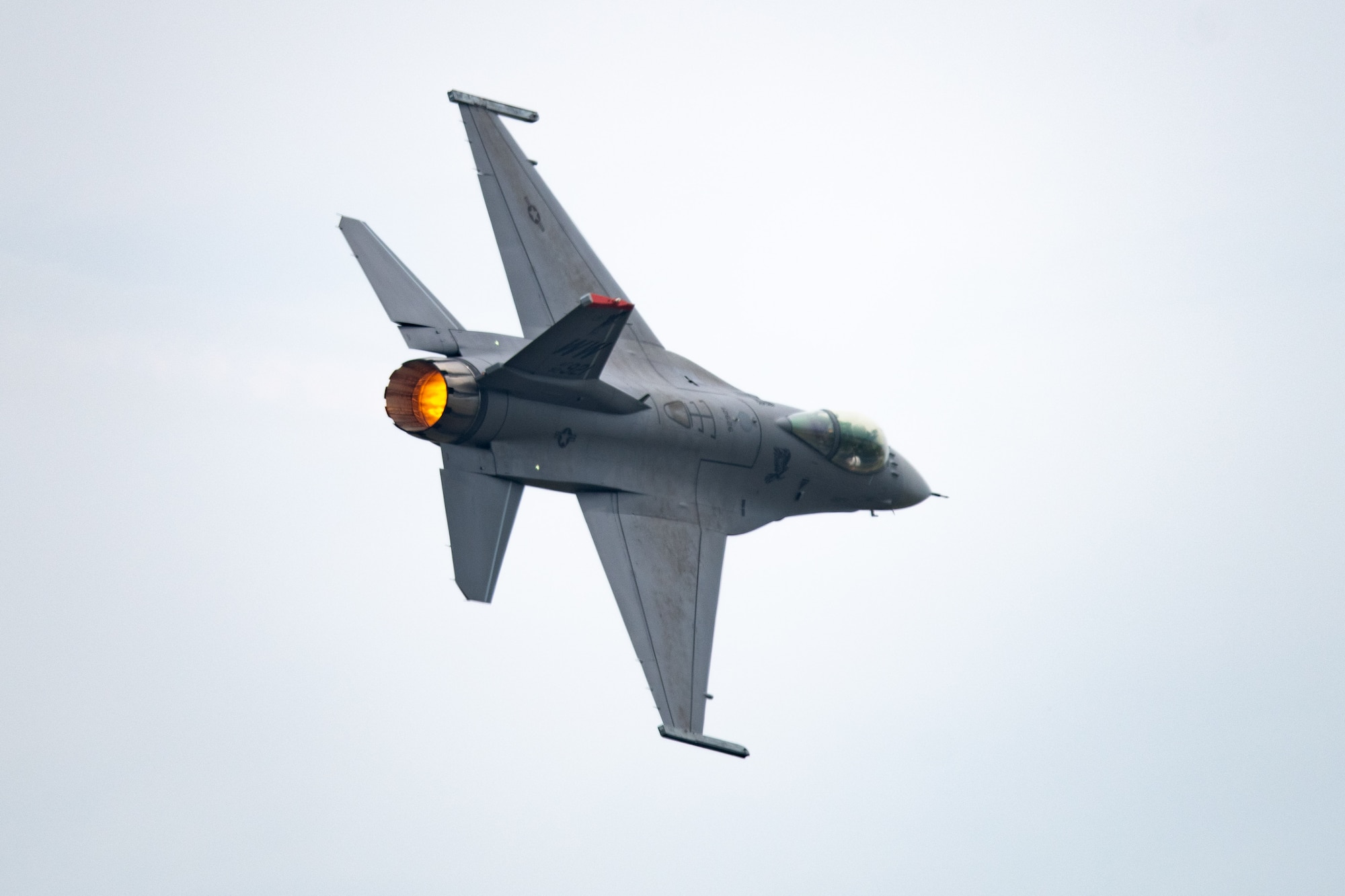 F-16 fighter jet banks sharply to the right
