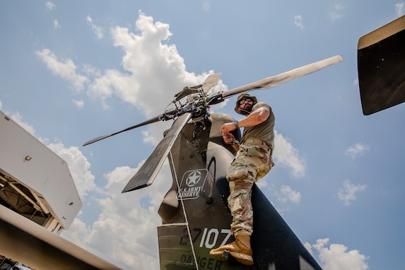 Flying Tigers over Miami Beach: Army Reserve’s daring display at Hyundai Air & Sea Show