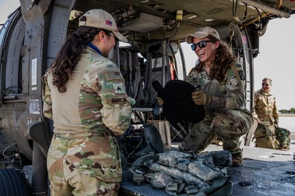 Flying Tigers over Miami Beach: Army Reserve’s daring display at Hyundai Air & Sea Show