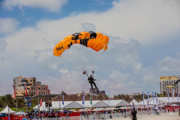 Flying Tigers over Miami Beach: Army Reserve’s daring display at Hyundai Air & Sea Show