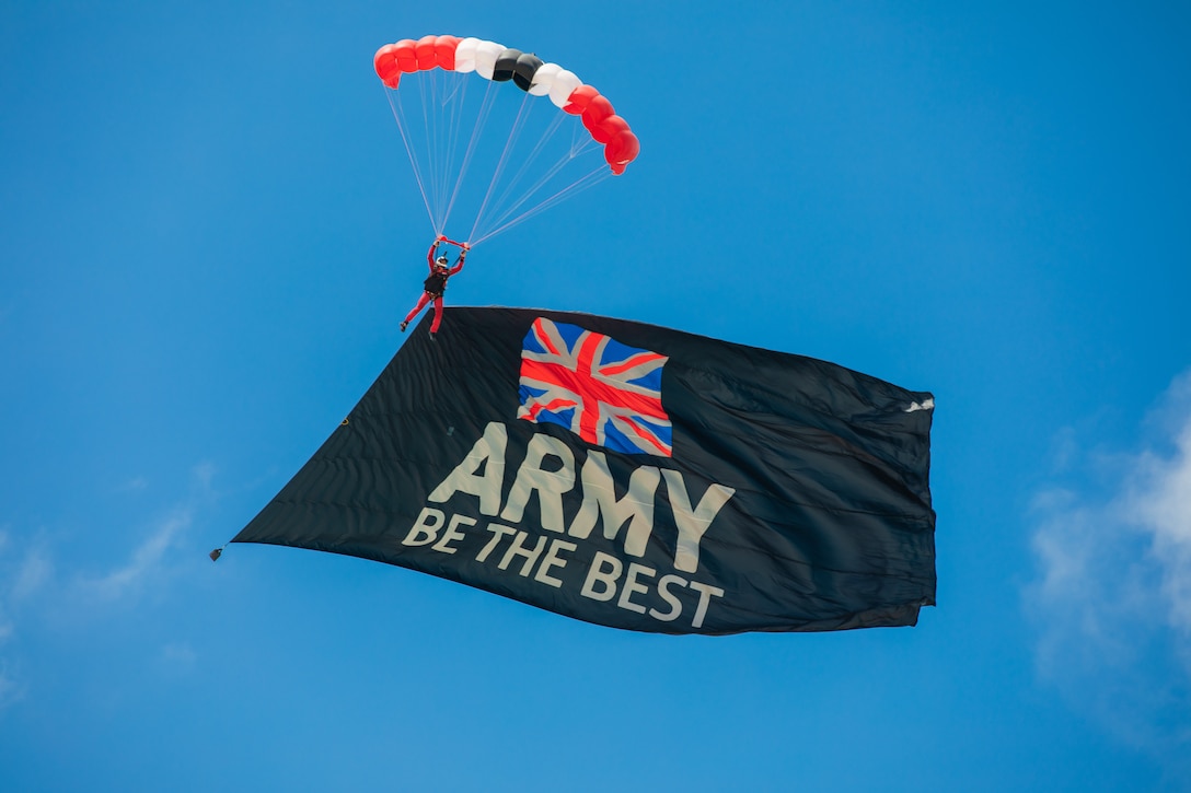 Flying Tigers over Miami Beach: Army Reserve’s daring display at Hyundai Air & Sea Show