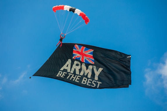 Flying Tigers over Miami Beach: Army Reserve’s daring display at Hyundai Air & Sea Show