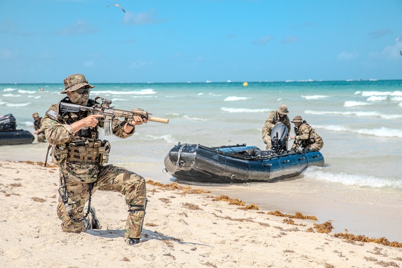 Flying Tigers over Miami Beach: Army Reserve’s daring display at Hyundai Air & Sea Show
