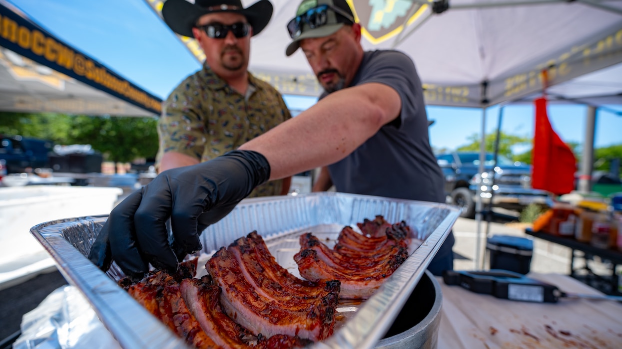 Police officers plate ribs in tray