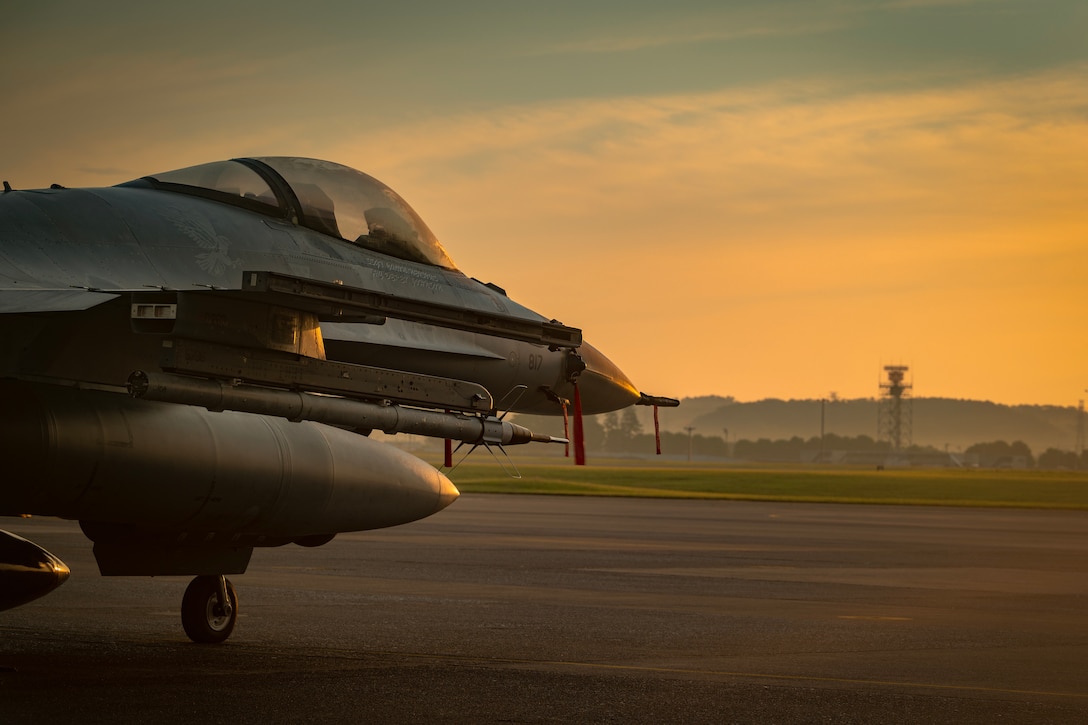 F-16 on flightline