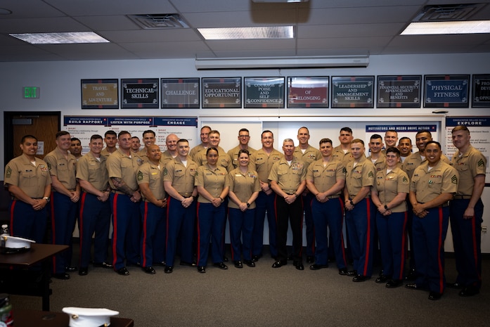 .The Commandant Of the Marine Corps arrived to Recruiting Station Salt Lake City to thank the recruiters for their hard work and dedication, as well as to take feedback and answer question about recruiting and how it will be impacted in the future.