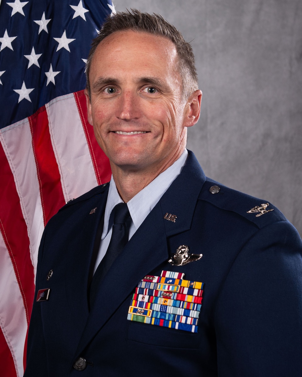 Official photo of an Air Force Colonel