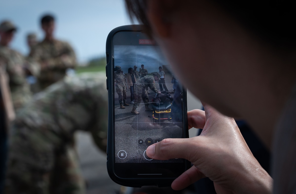 An attendee from the Yokota Nurse Symposium records a video.