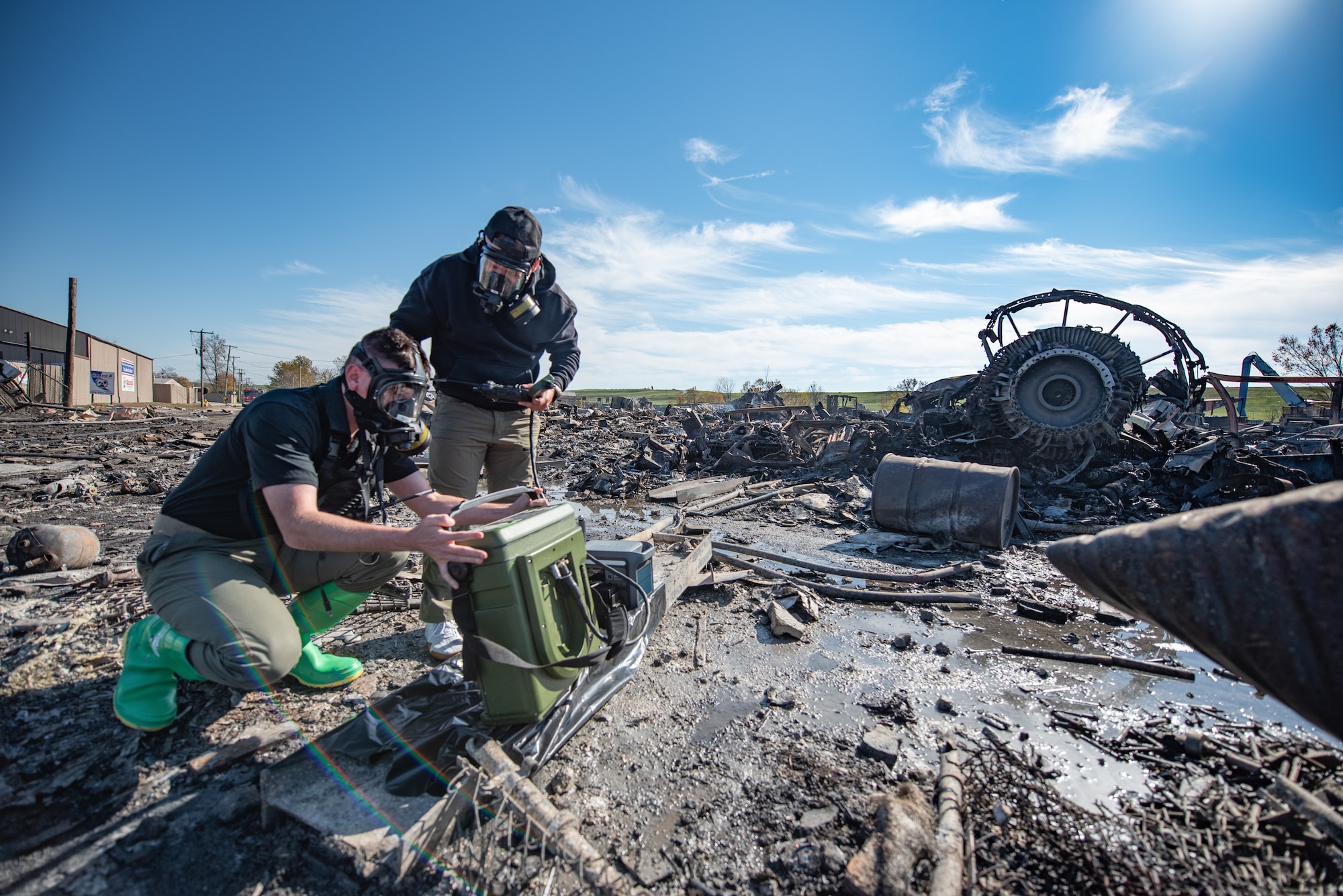 Members of the Kentucky National Guard’s 41st Civil Support Team use a portable gas chromatograph mass spectrometer in Louisville, Ky., Nov. 5, 2025, to test for airborne toxic chemicals at the site of a fatal civilian airplane crash. A United Parcel Service MD-11 cargo plane impacted several buildings and a petroleum recycling facility just south of Louisville Muhammad Ali International Airport Nov. 4, igniting a fire that burned for hours. (U.S. Air National Guard photo by Phil Speck)