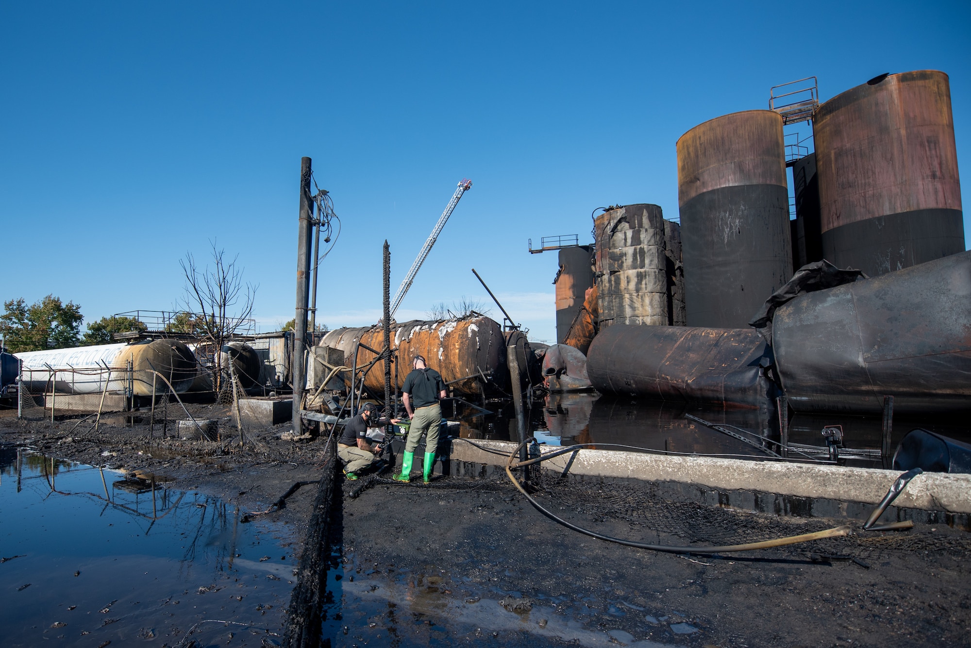 Members of the Kentucky National Guard’s 41st Civil Support Team use a portable gas chromatograph mass spectrometer in Louisville, Ky., Nov. 5, 2025, to test for airborne toxic chemicals at the site of a fatal civilian airplane crash. A United Parcel Service MD-11 cargo plane impacted several buildings and a petroleum recycling facility just south of Louisville Muhammad Ali International Airport Nov. 4, igniting a fire that burned for hours. (U.S. Air National Guard photo by Phil Speck)