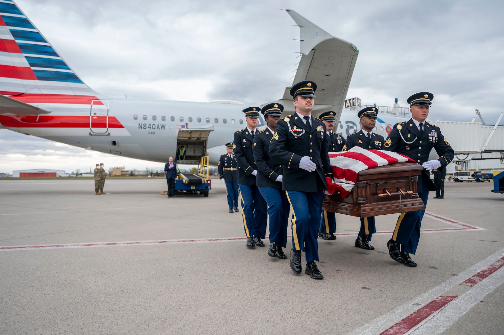 U.S. Army Soldiers assigned to the New York National Guard Honor Guard conduct a dignified transfer of the remains of U.S. Army Staff Sgt. John A. Pagliuso at Frederick Douglas International Airport in Rochester, N.Y., Nov. 5, 2025.