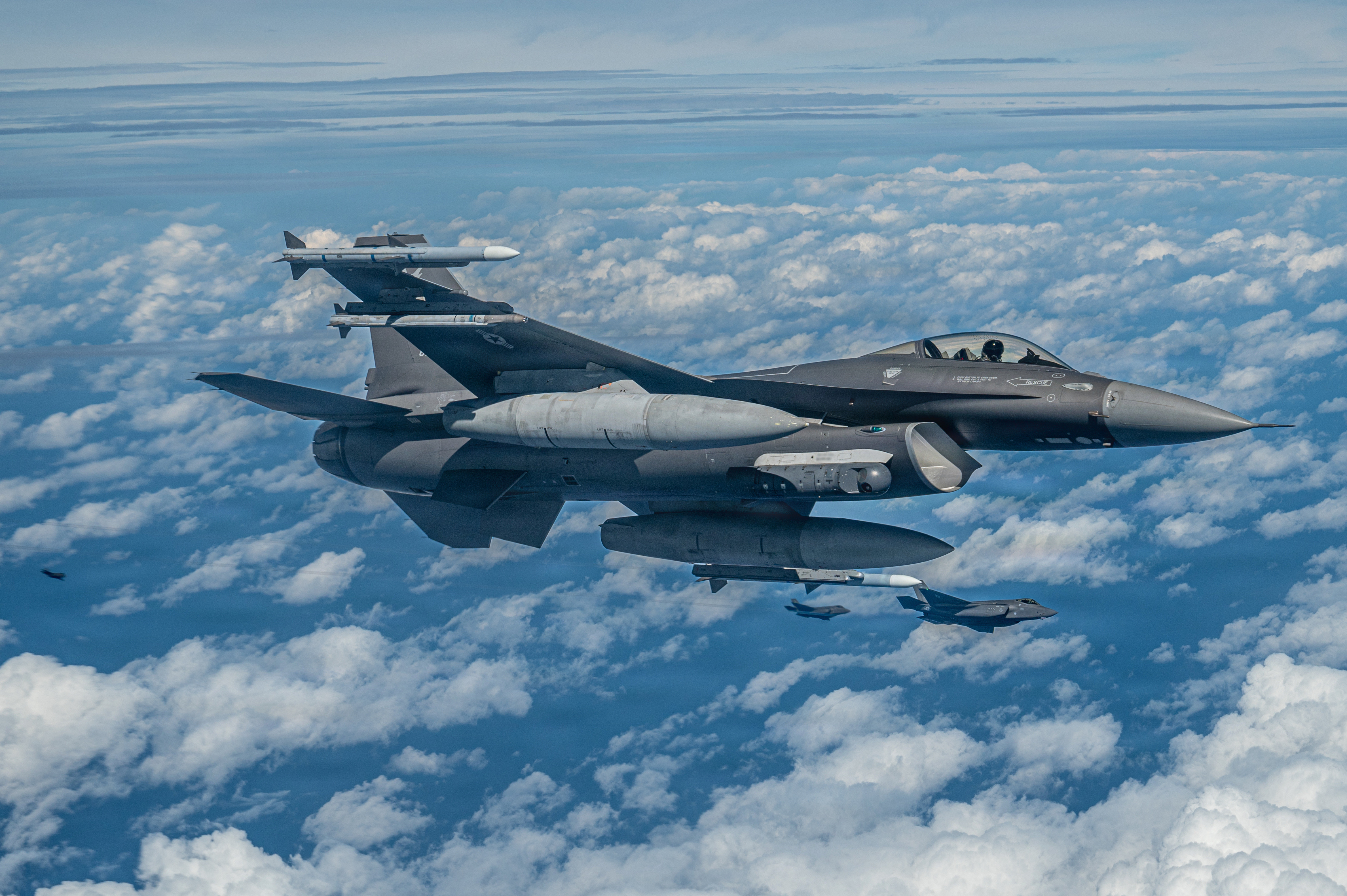 ト*ト様 希少 KC-135 尾翼 ディスプレイ 909ARRS Shoguns 希少 KC-135 尾翼 ディスプレイ 909ARRS Shoguns ト*ト様 希少 KC-135