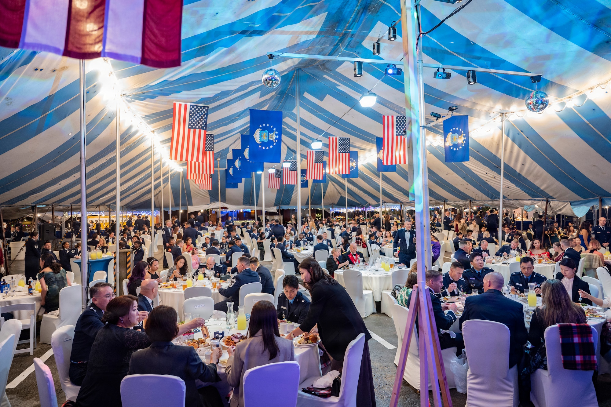 Attendees dine during the 2025 Air Force Ball in Seoul, Republic of Korea, Oct. 10, 2025.