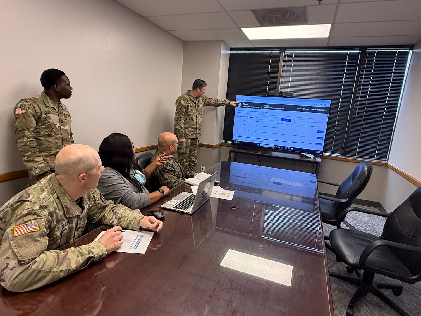 Kansas City MEPS personnel use new HR system, People Engagement and Knowledge, upon deployment. Unites States Military Entrance Processing Command (USMEPCOM) is transforming the way it manages its most valuable asset, its people, with the launch of PEAK, a new HR system.