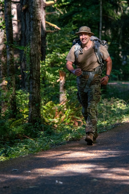 A test of grit: Oregon military members and ROTC students take on the Norwegian Foot March
