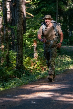A test of grit: Oregon military members and ROTC students take on the Norwegian Foot March