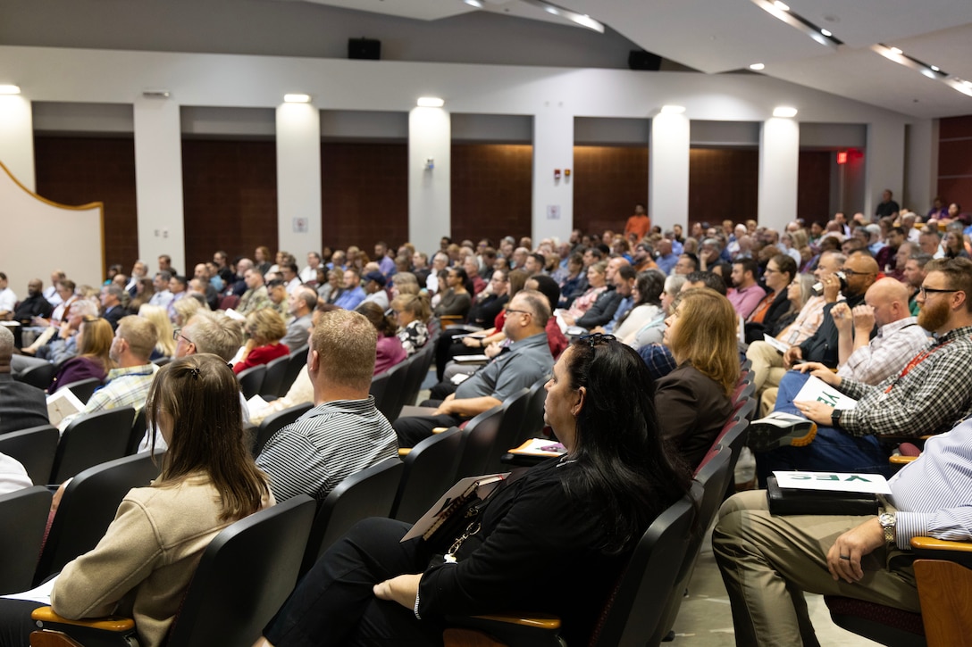 The crowd weighs in on a question in an auditorium.