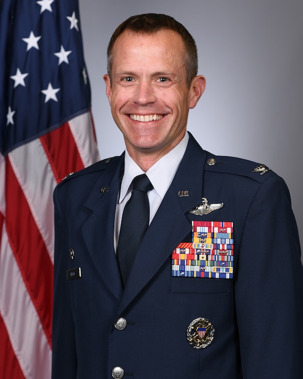 A photo of the 20th Fighter Wing commander