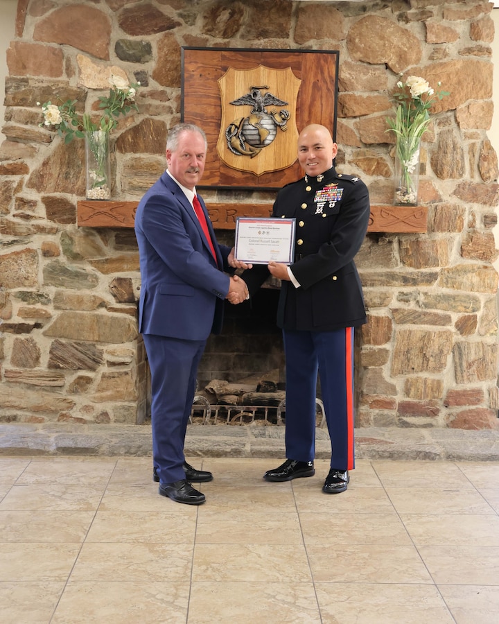 Col Savatt, Commanding Officer, Receives ARD Hero Award