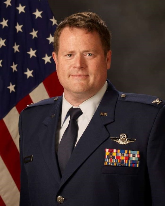 Colonel Kevin M. Peterson is the Deputy Commander of
the 446th Airlift Wing, Joint Base Lewis-McChord,
Washington. He ensures the readiness of more than
1,600 Reservists and civilians to support worldwide airlift
and airdrop operations. The 446th Airlift Wing flies and
supports the C-17 Globemaster III weapon system.
Partnering with active-duty, Guard and civilian agencies,
the 446th Airlift Wing provides airlift support to Operation
Deep Freeze, the National Science Foundation’s U.S.
Antarctic Program.