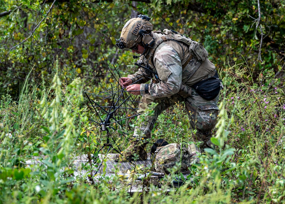 A U.S. Air Force Airman assigned to the 822rd Base Defense Squadron sets up an antenna during Exercise IRON SAFESIDE at Moody Air Force Base, Georgia, Oct. 3, 2025. Setting up reliable communications enabled effective command and control, helping teams coordinate movements and maintain situational awareness in the field. (U.S. Air Force photo by Senior Airman Leonid Soubbotine)
