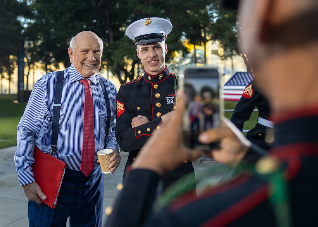 A U.S. Marine, right, poses for a photo with Terry Bradshaw, an NFL Hall of Famer and cohost
for Fox NFL Sunday, during the Fox NFL Sunday Veterans Day pregame show at Los Angeles,
California, Nov. 9, 2025. Fox Sports honored veterans and active-duty service members during
the special Veterans Day NFL Sunday broadcast, featuring tributes, interviews, and live displays
with cohosts Curt Menefee, Terry Bradshaw, Howie Long, Michael Strahan, and
Rob Gronkowski. (U.S. Marine Corps Photo by Lance Cpl. Jonathan Sherchand)