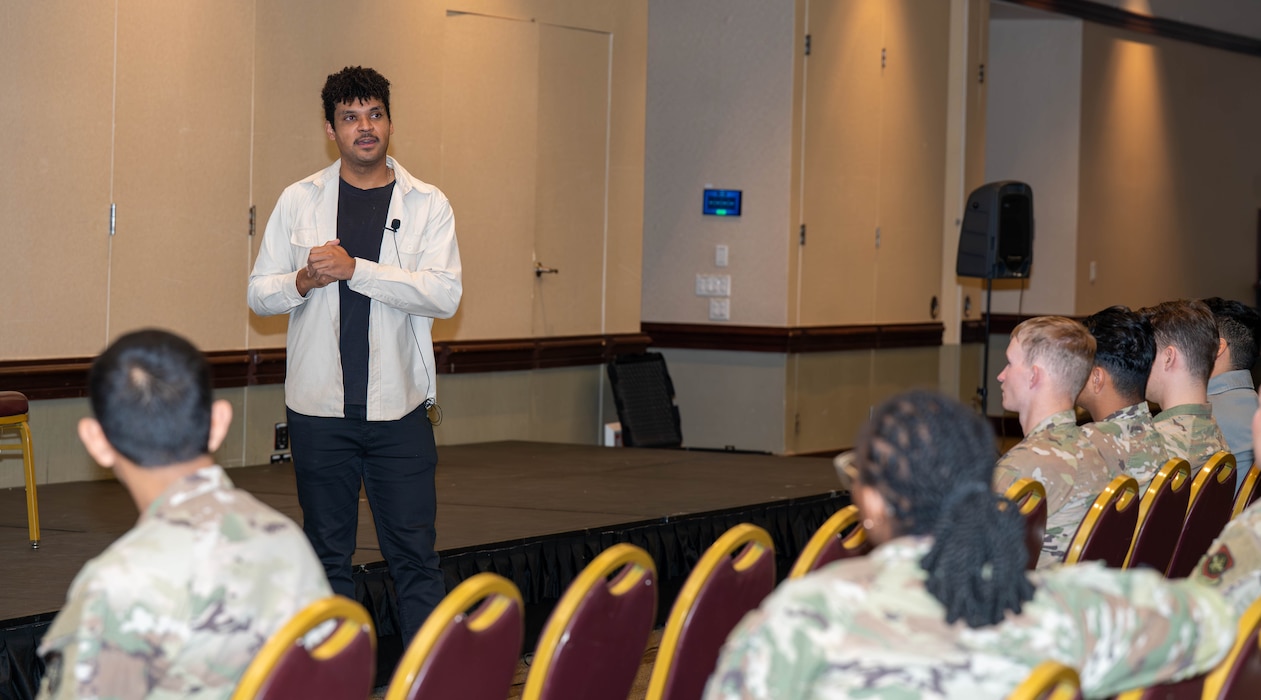 A performer speaks to Airmen at an event