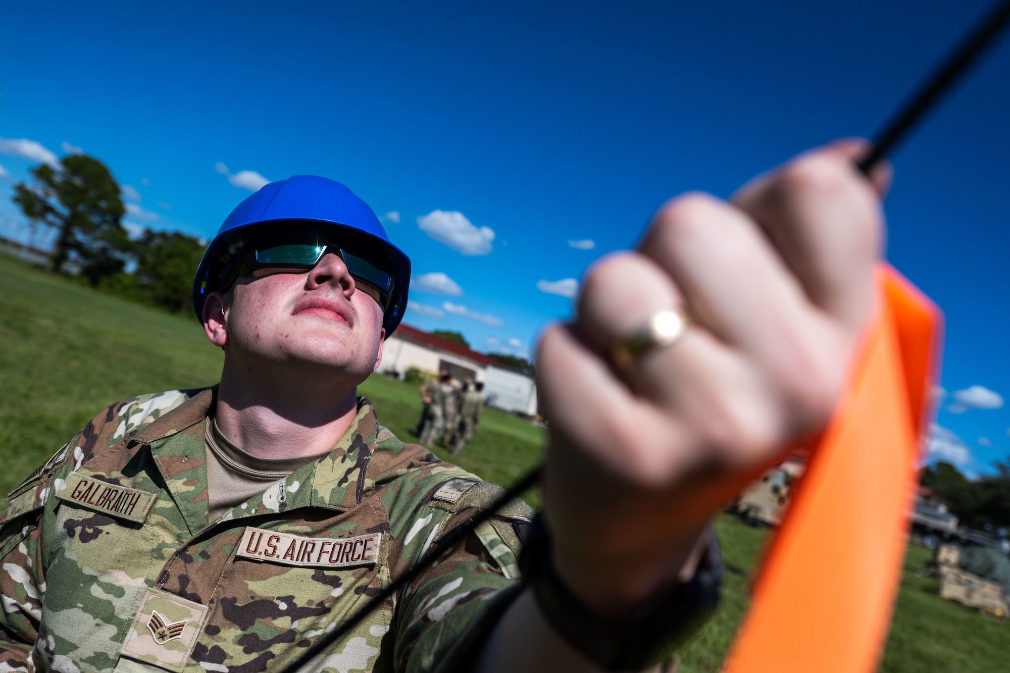 U.S. Air Force Senior Airman Dustyn Galbraith, 2nd Joint Communication Squadron joint tactical communicator, establishes a long wire antenna connection using an RF 1912 mast at MacDill Air Force Base, Florida, Oct. 16, 2025. Noble Skywave is an annual, Canadian-led high-frequency radio competition for military units to test and improve their ability to use high-frequency radio technology. JCSE competes to maintain high-frequency expertise and the ability to operate in any environment. (U.S. Air Force photo by Senior Airman Zachary Foster)