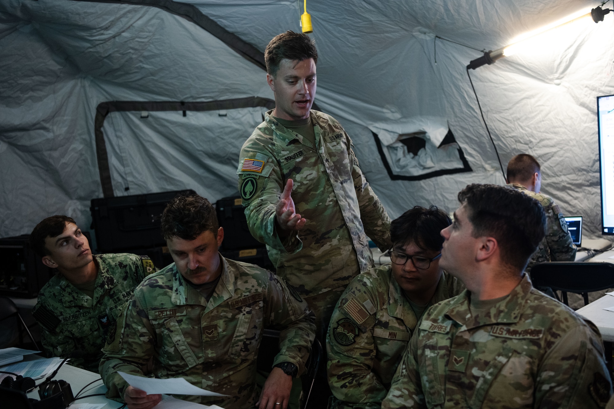 U.S. Army Sgt. James Stauffer, Joint Communications Support Element tactical communications sergeant, delivers instructions during Exercise Noble Skywave at MacDill Air Force Base, Florida, Oct. 22, 2025. Noble Skywave is a 24-hour high-frequency competition evaluating U.S. and allied nation capabilities in the communication domain. (U.S. Air Force photo by Senior Airman Zachary Foster)