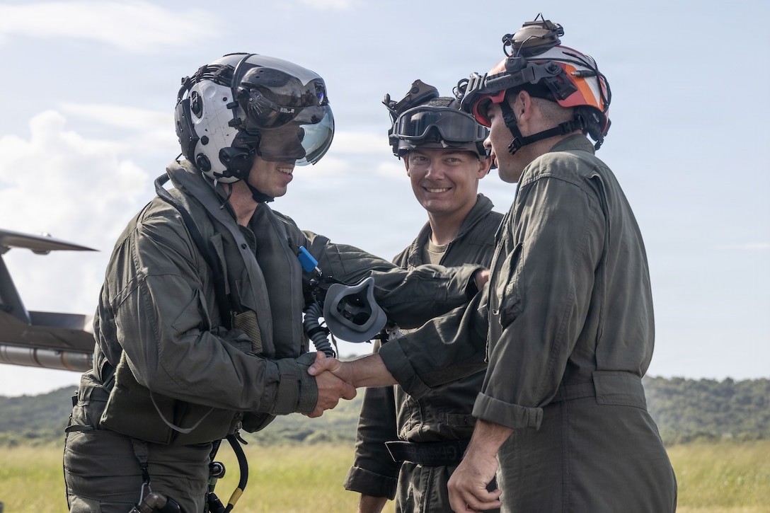 U.S. Marine Corps Col. Alexander E. Goodno, commanding officer of Marine Aircraft Group 13, 3rd Marine Aircraft Wing, thanks maintainers with Marine Fighter Attack Squadron (VMFA) 225, U.S. Marine Corps Forces, South, before flying in a U.S. Marine Corps F-35B Lightning II assigned to VMFA-225 at Jose Aponte de la Torre Airport in Ceiba, Puerto Rico, Nov. 11, 2025. U.S. military forces are deployed to the Caribbean in support of the U.S. Southern Command mission, Department of War-directed operations, and the president’s priorities to disrupt illicit drug trafficking and protect the homeland. (U.S. Marine Corps photo)