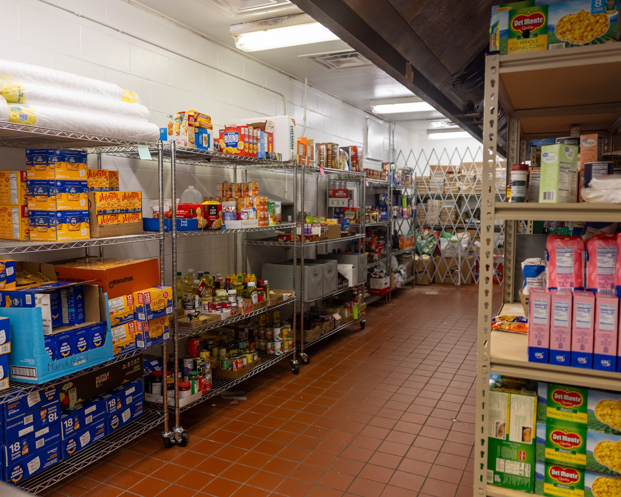 full food pantry shelves